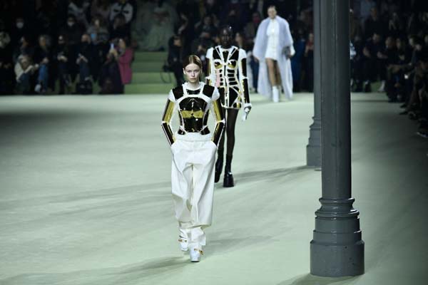 Balmain Sonbahar/Kış 2022 koleksiyonu