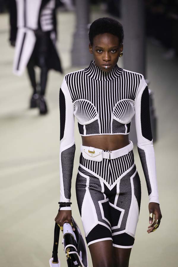 Balmain Sonbahar/Kış 2022 koleksiyonu