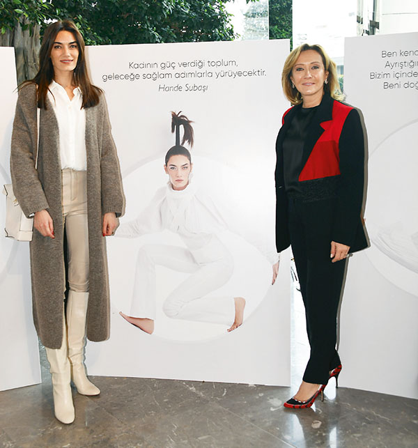 Kadınlar omuz omuza