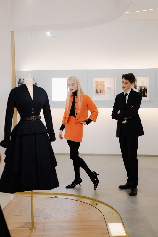 Anya-Taylor Joy ile Dior 30 Montaigne'i keşfediyoruz