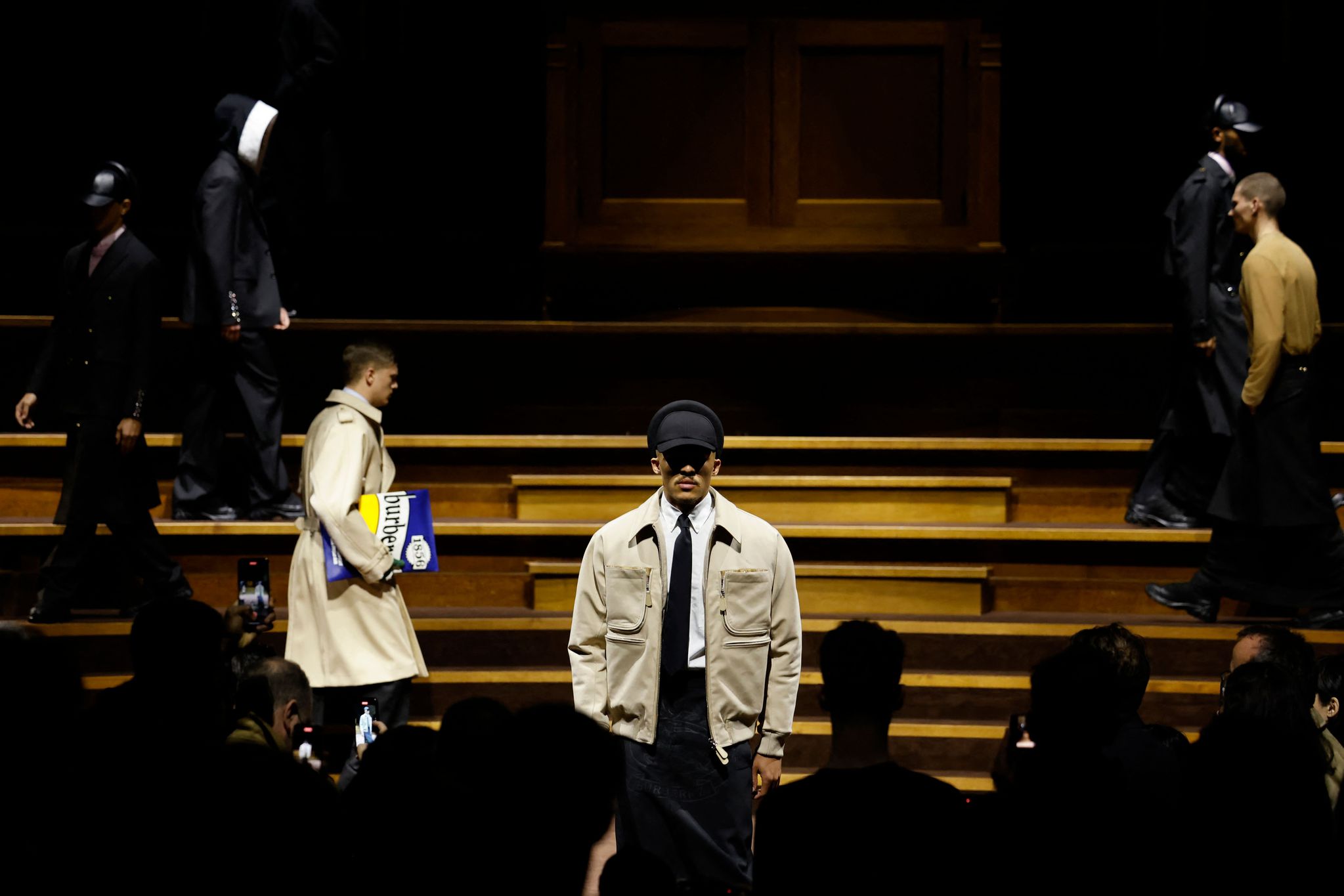 Burberry Sonbahar/Kış 2022 koleksiyonu