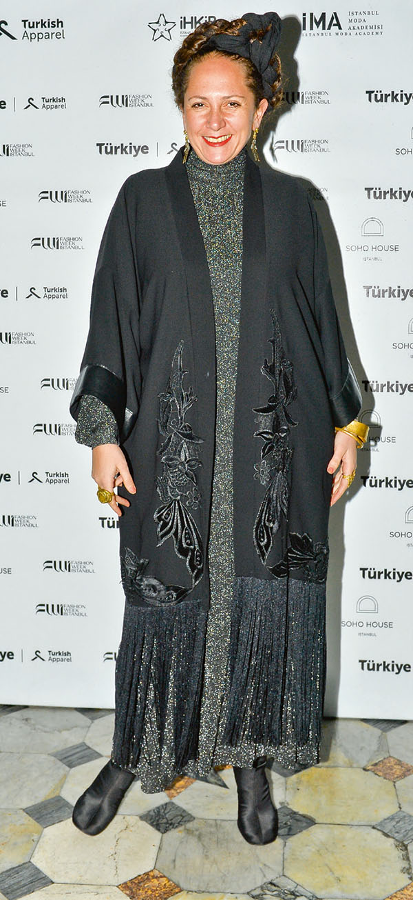 Fashion Week İstanbul renkli davetle başladı