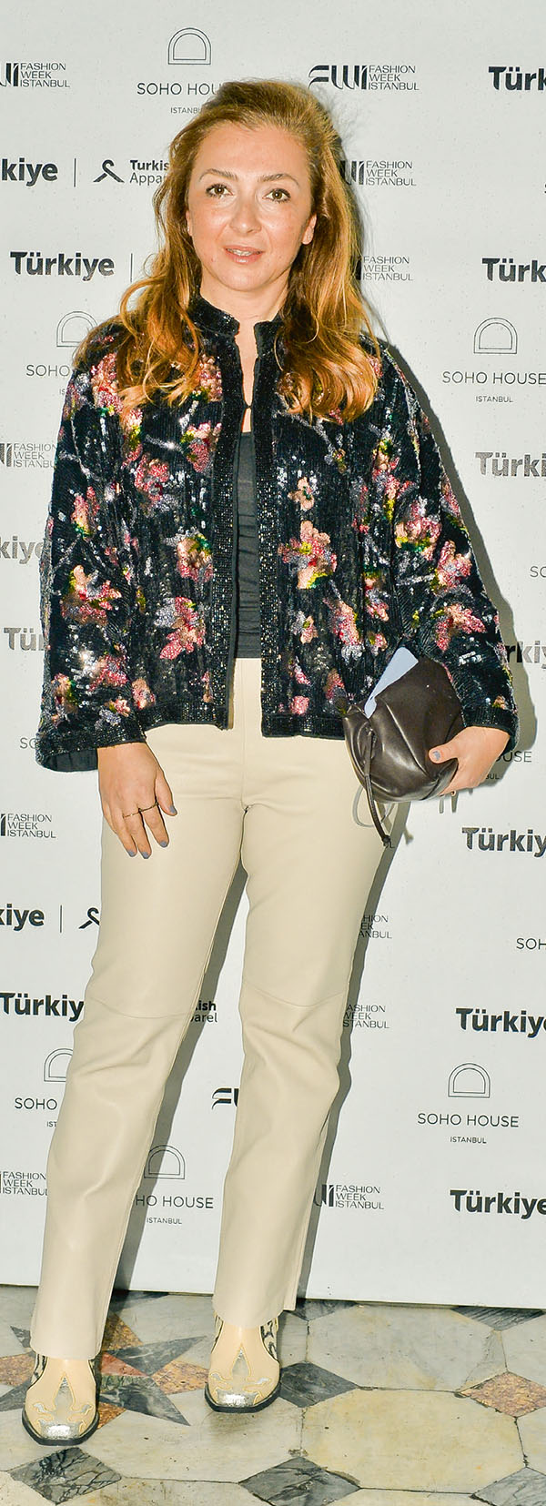 Fashion Week İstanbul renkli davetle başladı