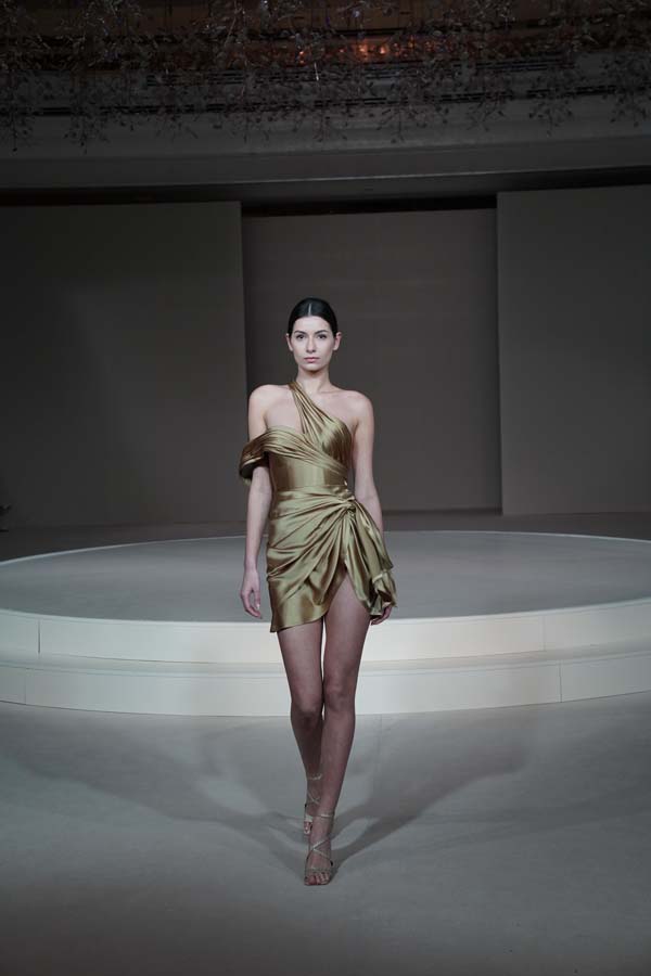 Raşit Bağzıbağlı Couture Summer 22 koleksiyonunda ünlüler podyumda