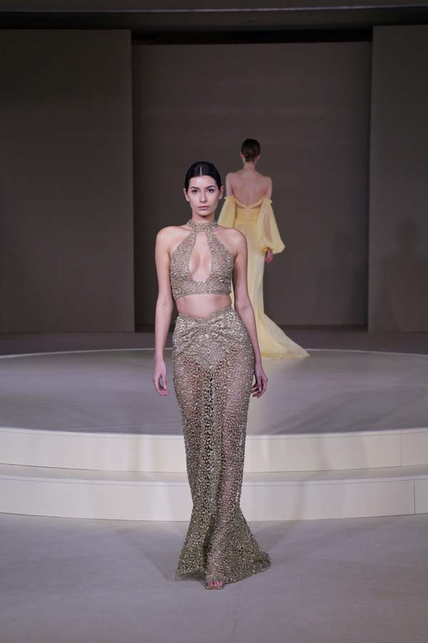 Raşit Bağzıbağlı Couture Summer 22 koleksiyonunda ünlüler podyumda