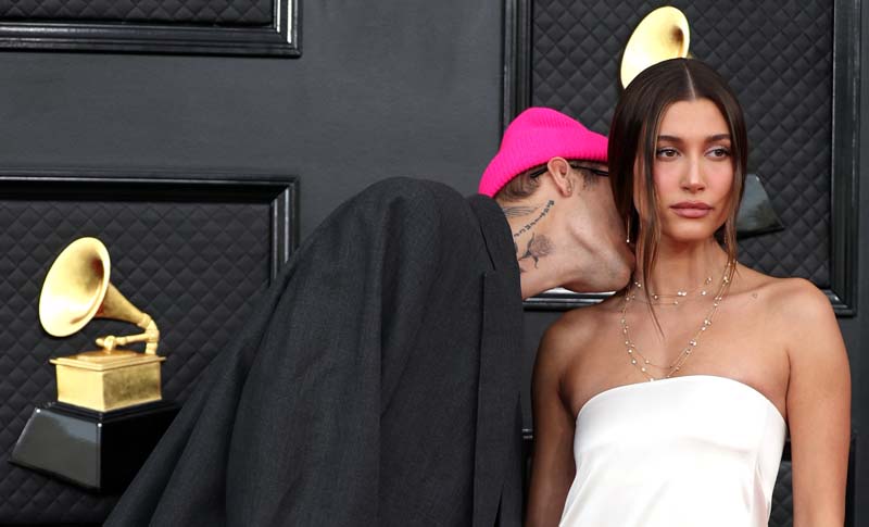 Justin Bieber'dan kırmızı halı öpücüğü