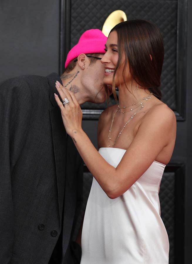 Justin Bieber'dan kırmızı halı öpücüğü