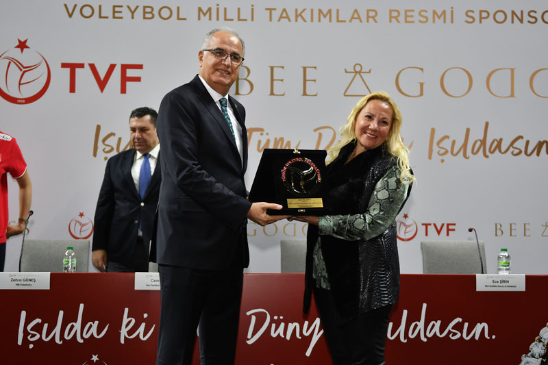 Bee Goddess milli voleybol takımlarının resmi sponsoru oldu
