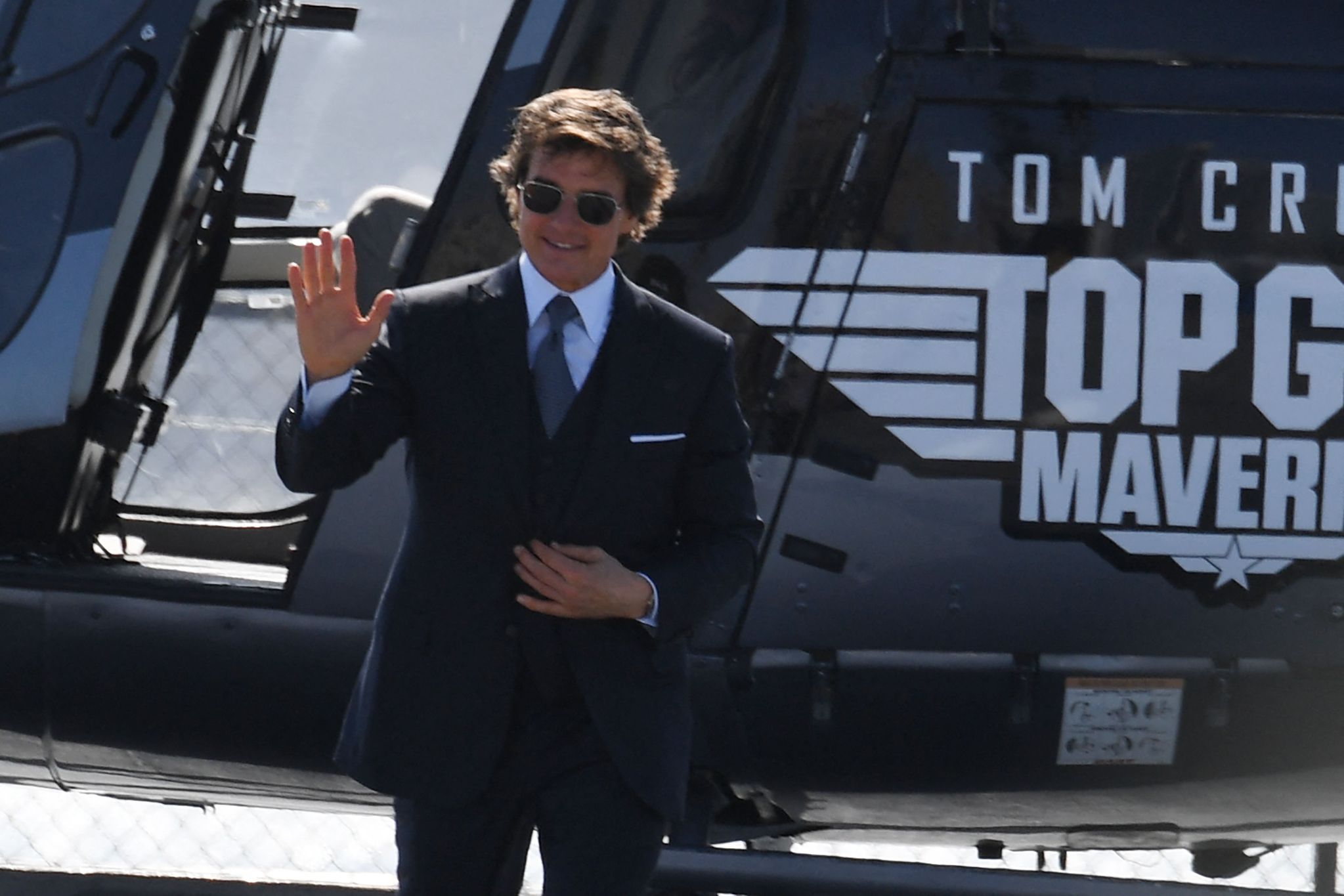 Tom Cruise prömiyere helikopterle geldi