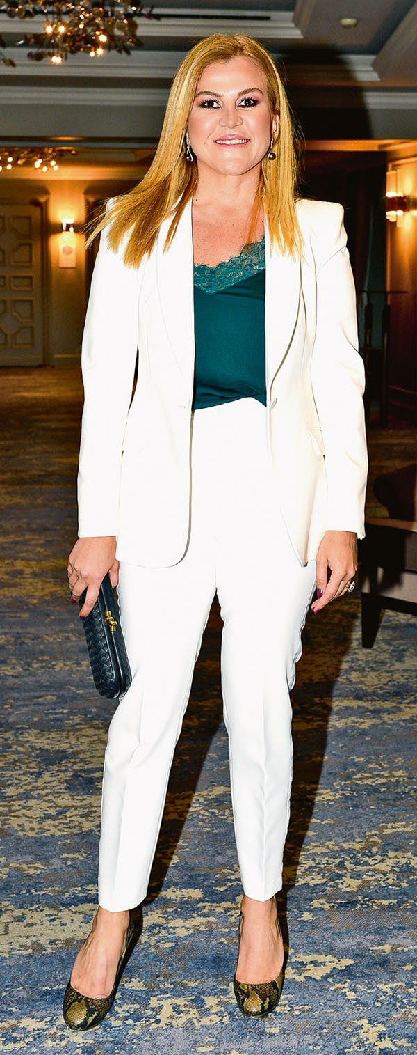 Hayırseverlerden derneğe destek