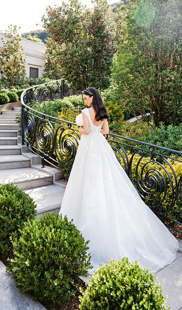 Çocukluk aşklarını düğünle taçlandırdılar