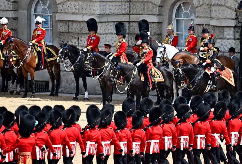 Kraliçe Elizabeth’in 70. yıl taht kutlama töreni başladı