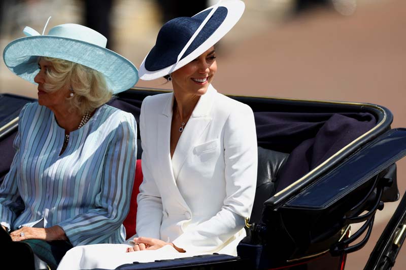 Kraliçe Elizabeth’in 70. yıl taht kutlama töreni başladı