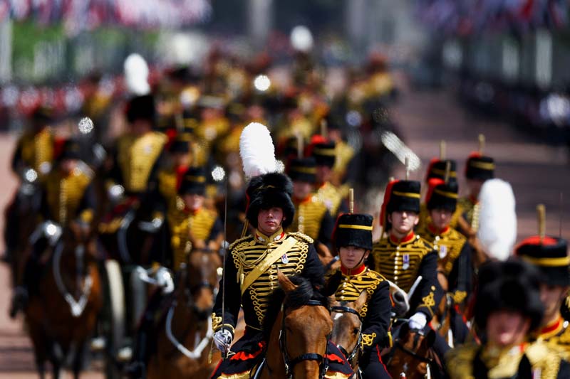 Kraliçe Elizabeth’in 70. yıl taht kutlama töreni başladı