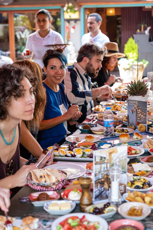 Jumbo 75. yılını Home Art dergisi ile düzenlediği tasarım yürüyüşüyle kutladı