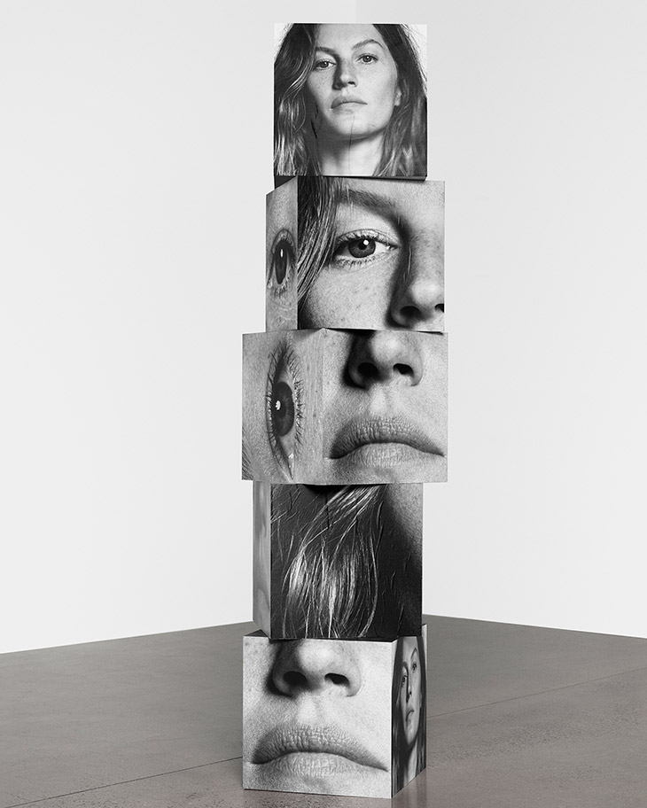 Burberry'e yeni koleksiyonunu Gisele Bundchen ile tanıtıyor