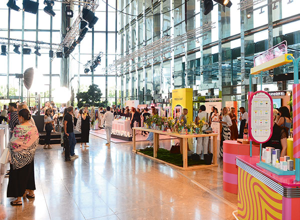 Yeni sezon trendleri için eğlenceki etkinlik