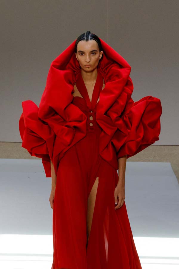 Elie Saab 2022-23 Sonbahar/Kış Haute-Couture defilesi