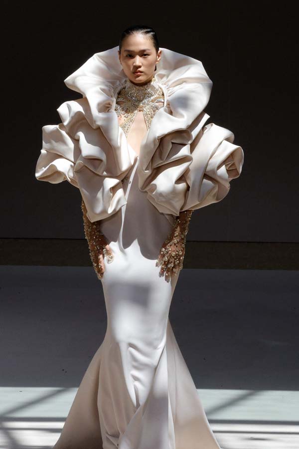 Elie Saab 2022-23 Sonbahar/Kış Haute-Couture defilesi