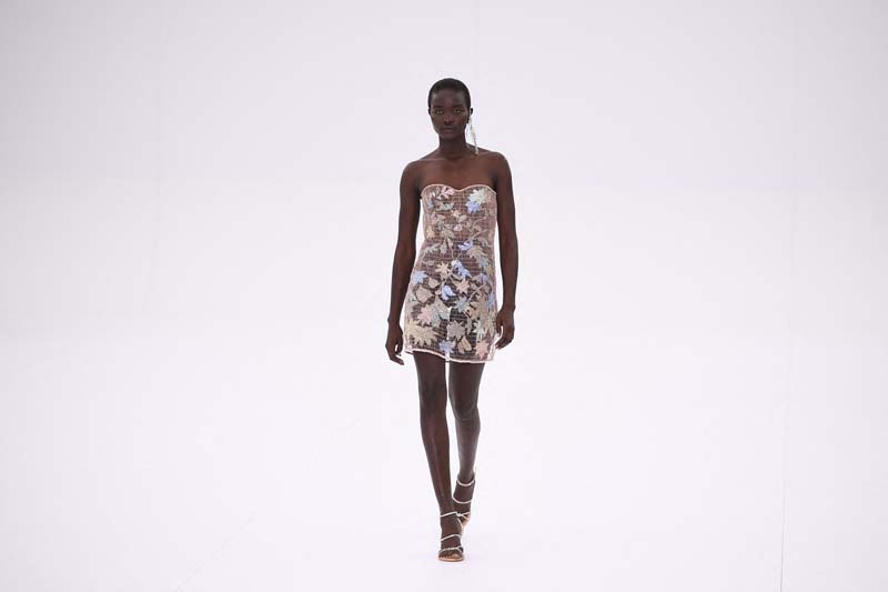 Fendi 2023 Sonbahar/Kış Haute-Couture defilesi