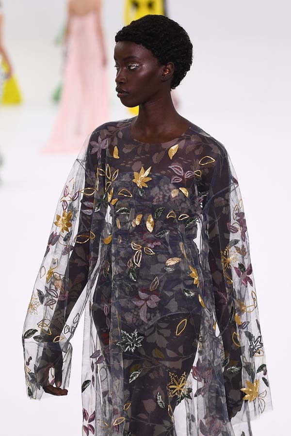 Fendi 2023 Sonbahar/Kış Haute-Couture defilesi