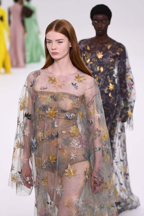 Fendi 2023 Sonbahar/Kış Haute-Couture defilesi