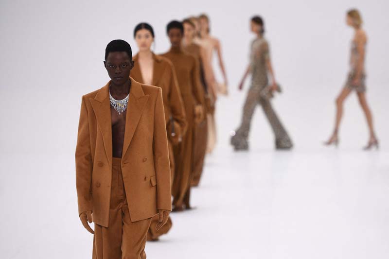 Fendi 2023 Sonbahar/Kış Haute-Couture defilesi