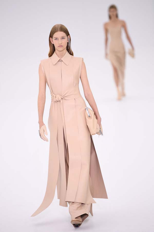 Fendi 2023 Sonbahar/Kış Haute-Couture defilesi