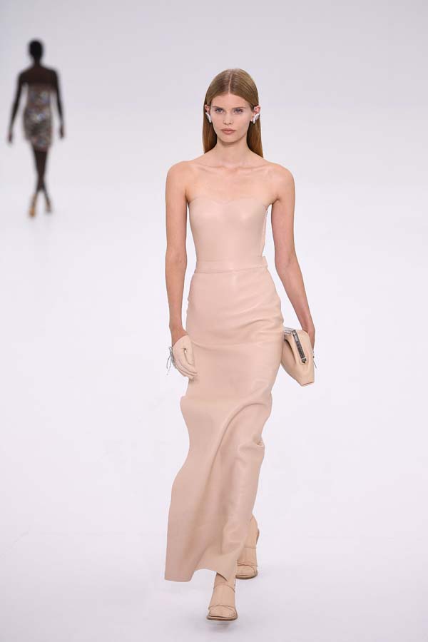 Fendi 2023 Sonbahar/Kış Haute-Couture defilesi