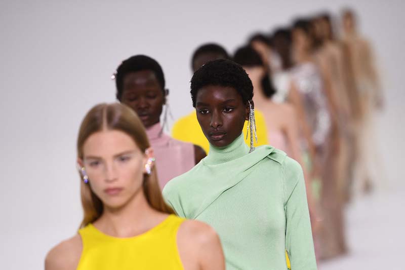 Fendi 2023 Sonbahar/Kış Haute-Couture defilesi