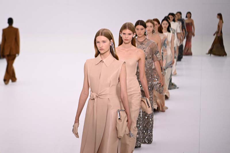 Fendi 2023 Sonbahar/Kış Haute-Couture defilesi