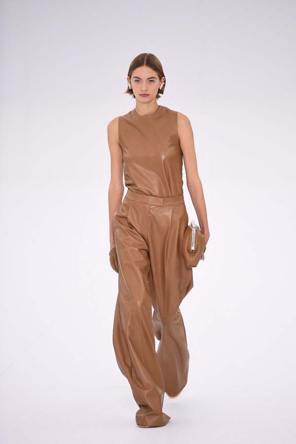 Fendi 2023 Sonbahar/Kış Haute-Couture defilesi