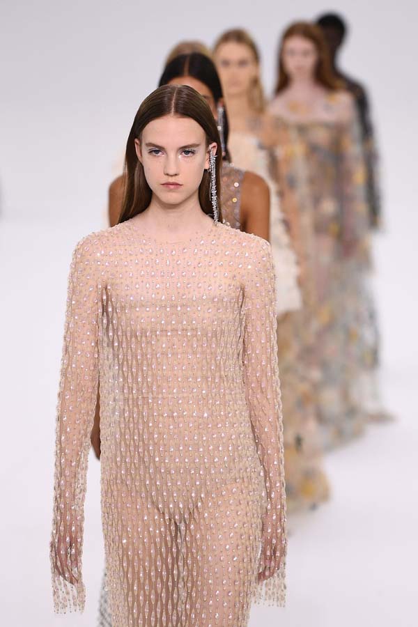 Fendi 2023 Sonbahar/Kış Haute-Couture defilesi