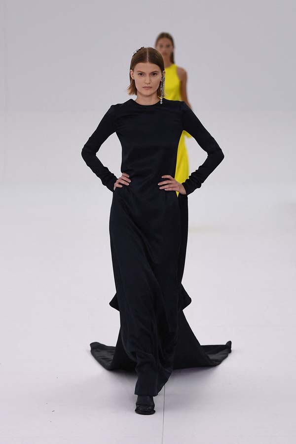 Fendi 2023 Sonbahar/Kış Haute-Couture defilesi