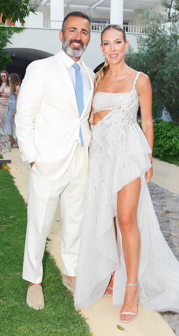 Masal gibi bir düğünle evlendiler