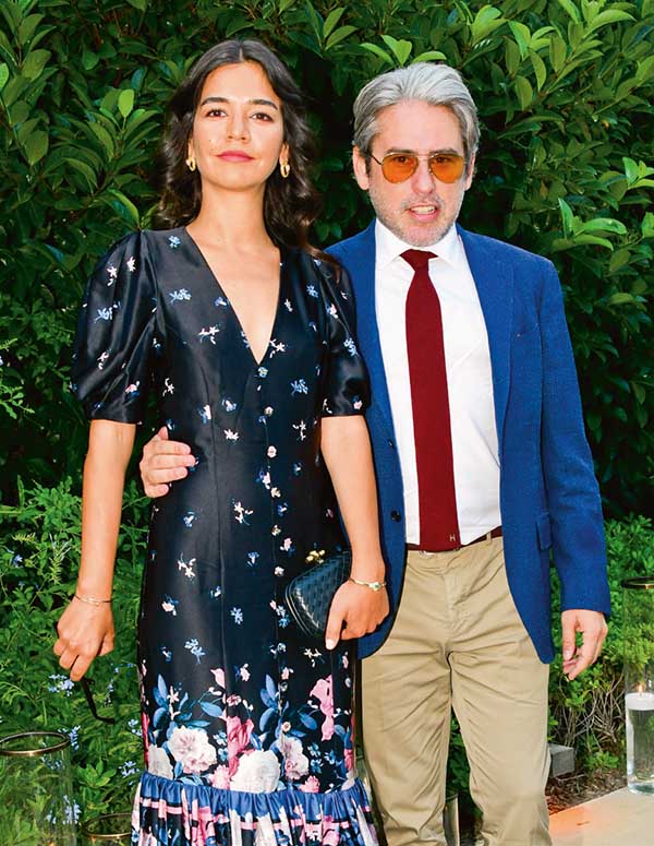 Masal gibi bir düğünle evlendiler