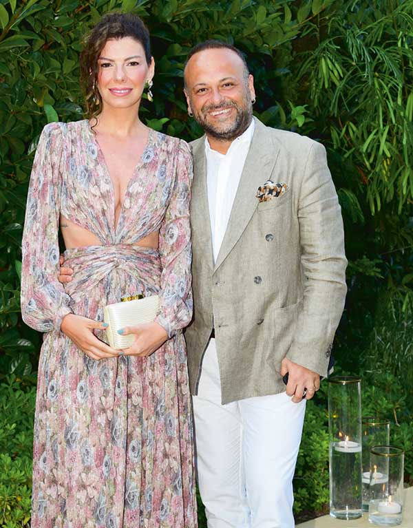 Masal gibi bir düğünle evlendiler