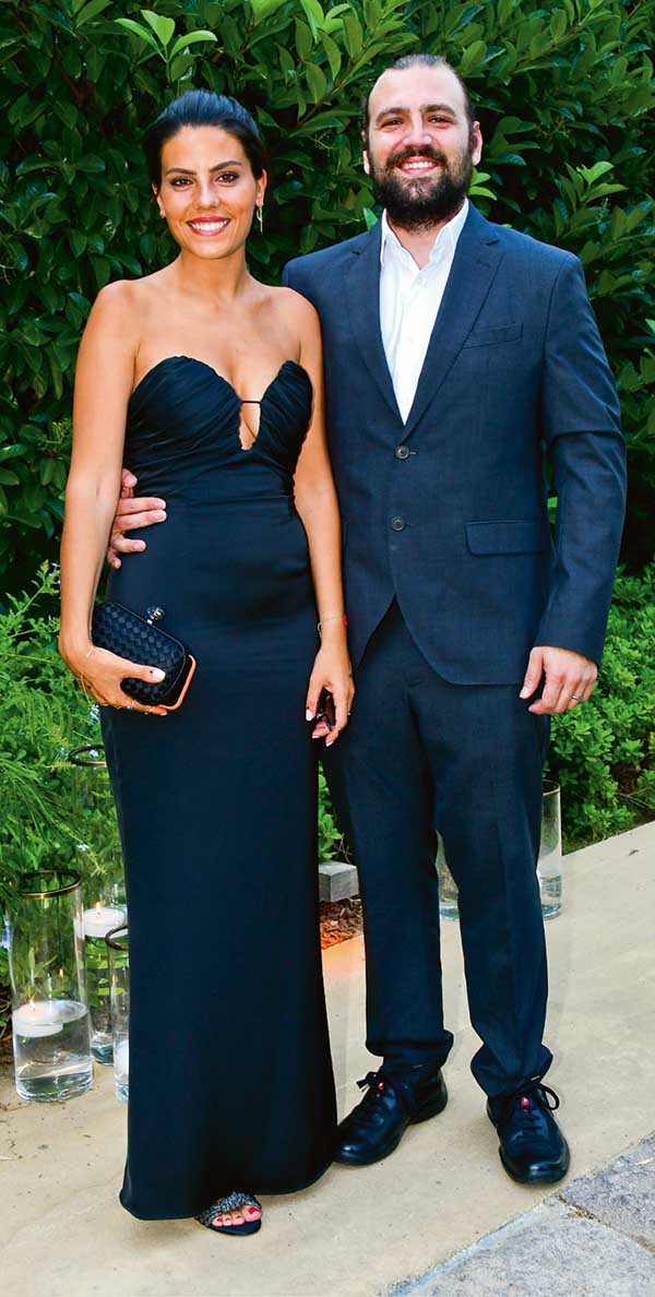 Masal gibi bir düğünle evlendiler