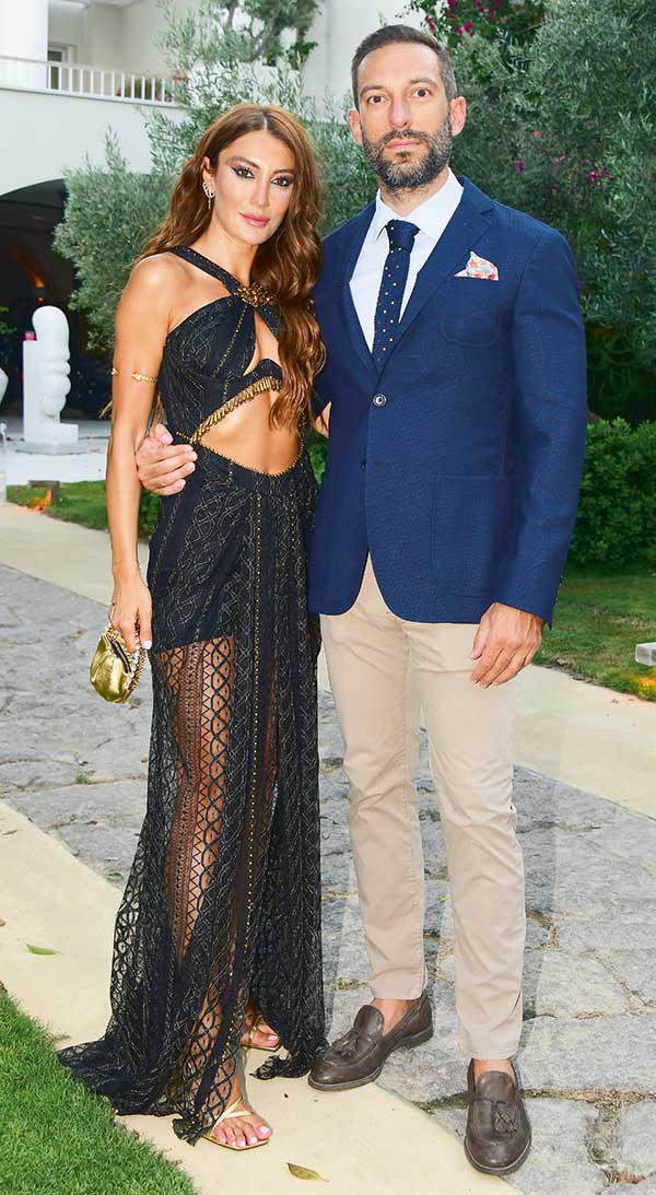 Masal gibi bir düğünle evlendiler