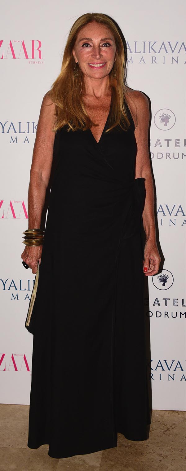 Harpers Bazaar'dan Ağustos kapağı kutlaması