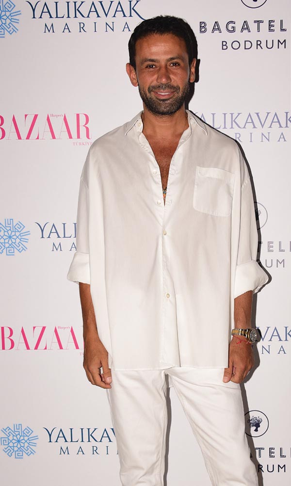 Harpers Bazaar'dan Ağustos kapağı kutlaması