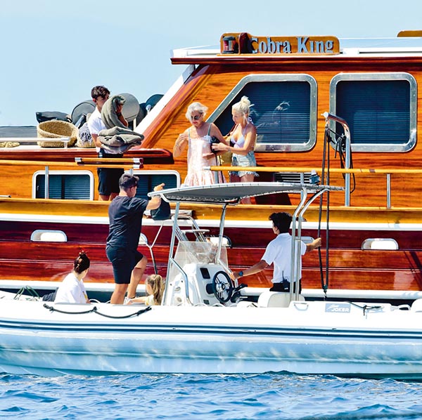 Ünlüler Bodrum'dan vazgeçmiyor