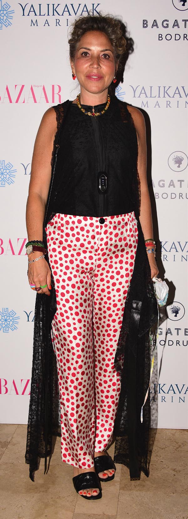 Harpers Bazaar'dan Ağustos kapağı kutlaması