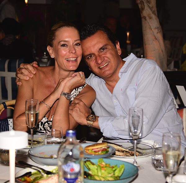 Harpers Bazaar'dan Ağustos kapağı kutlaması