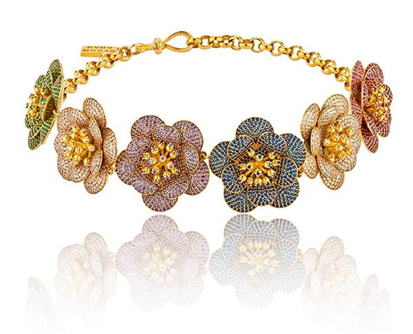 Onların seçimi feminen takılar