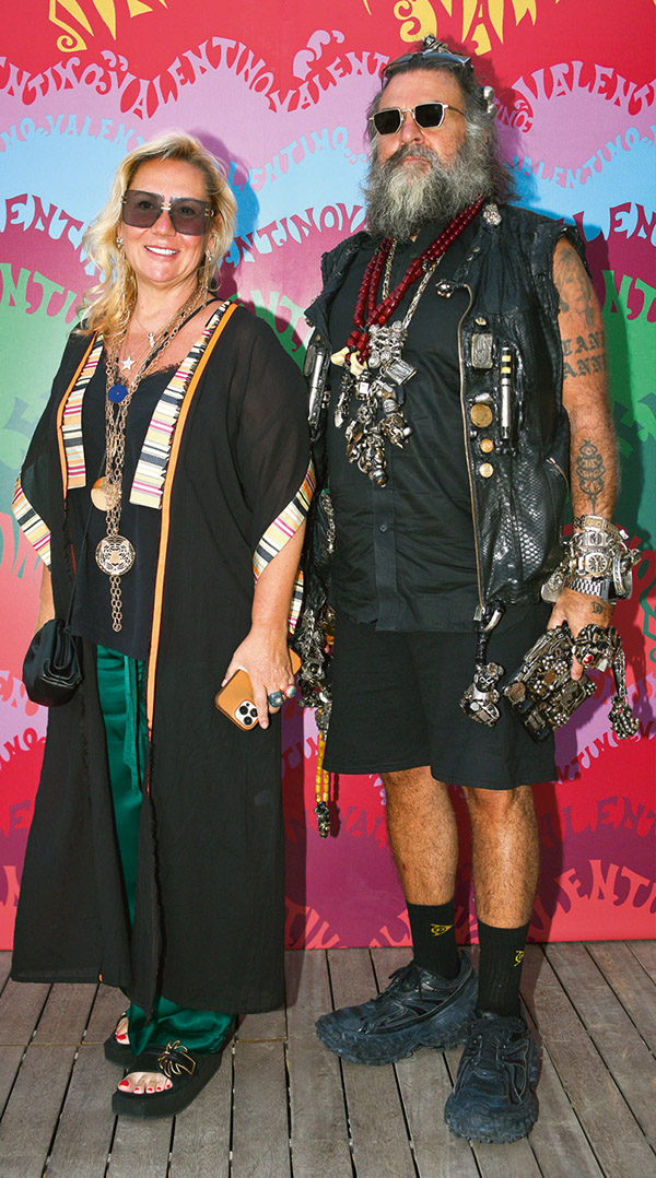 Yeni koleksiyona plajda tanıtım