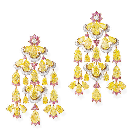 Onların seçimi cesur dekolteler