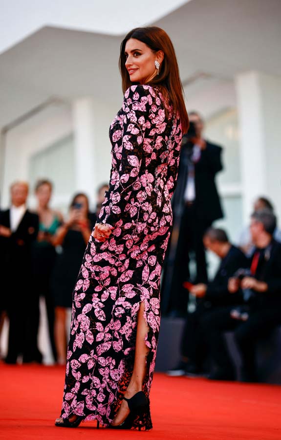 Chanel imzalı kıyafeti çok beğenildi