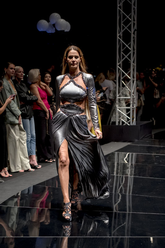 Cengiz Aktürk defilesine yıldız yağmuru