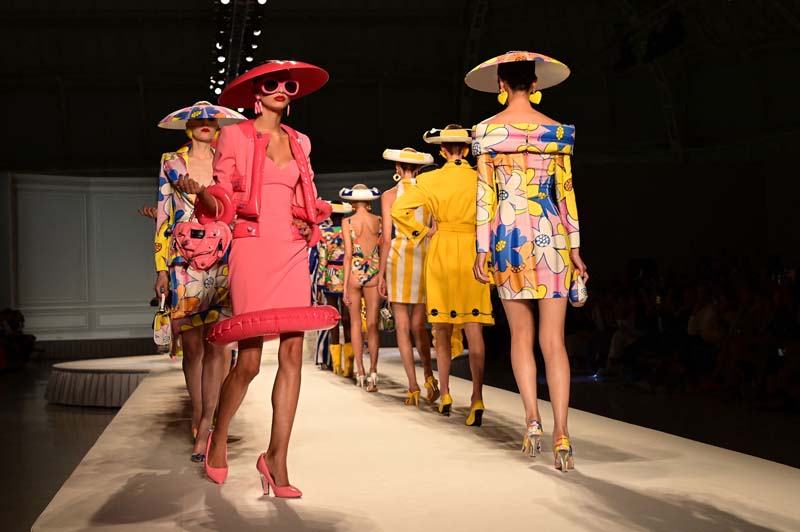 Moschino İlkbahar/Yaz 2023 koleksiyonu